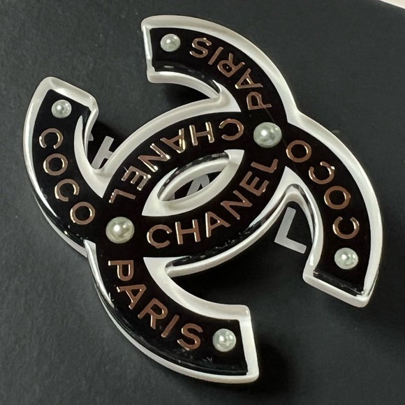 Authentic Chanel brooch 💕 - Picture 5 of 15